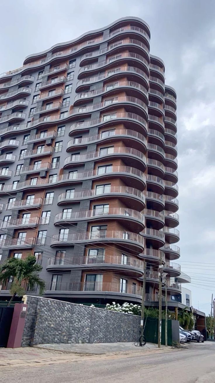 THE MIRAGE APARTMENTS